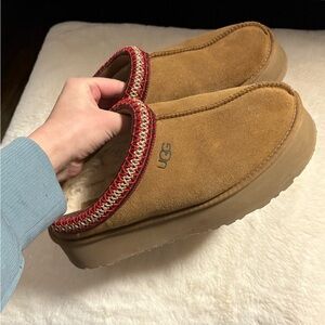 SOLD 🛑 UGG Tazz Slippers, Size 9